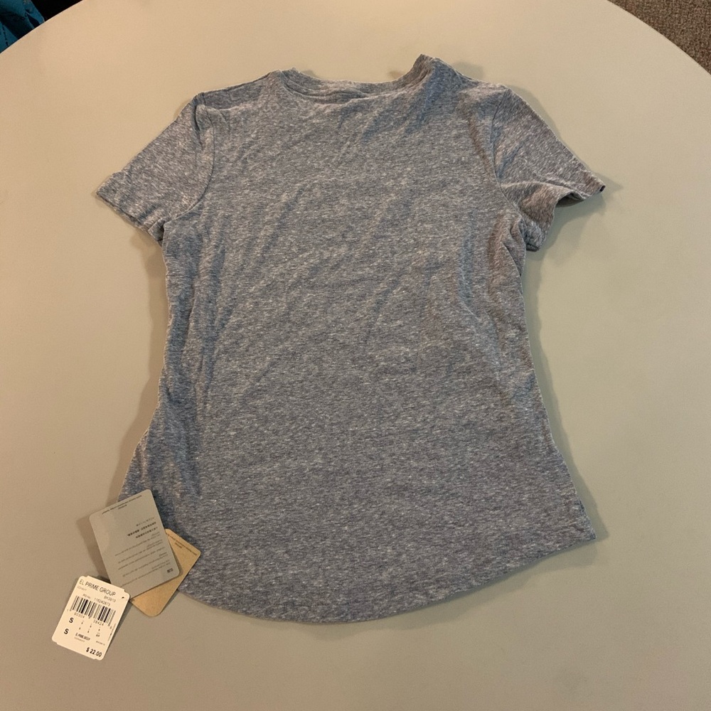 NWT Reebok Graphic Tee🆕 - Picture 2 of 4